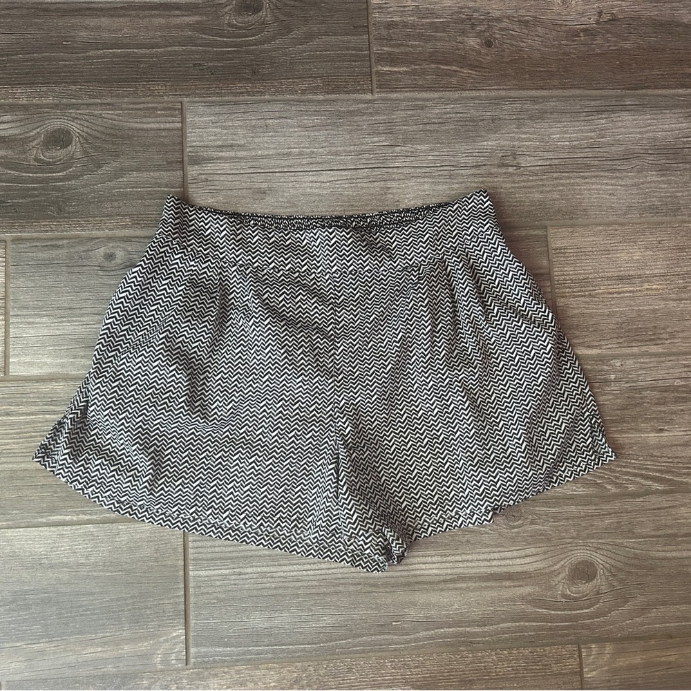 American Eagle Size Large Black Small Chevron‎ Pattern Shorts